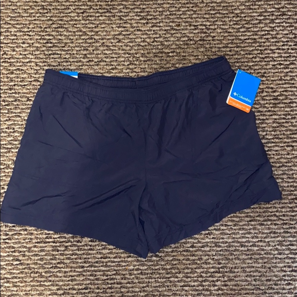 NWT, Columbia XL shorts